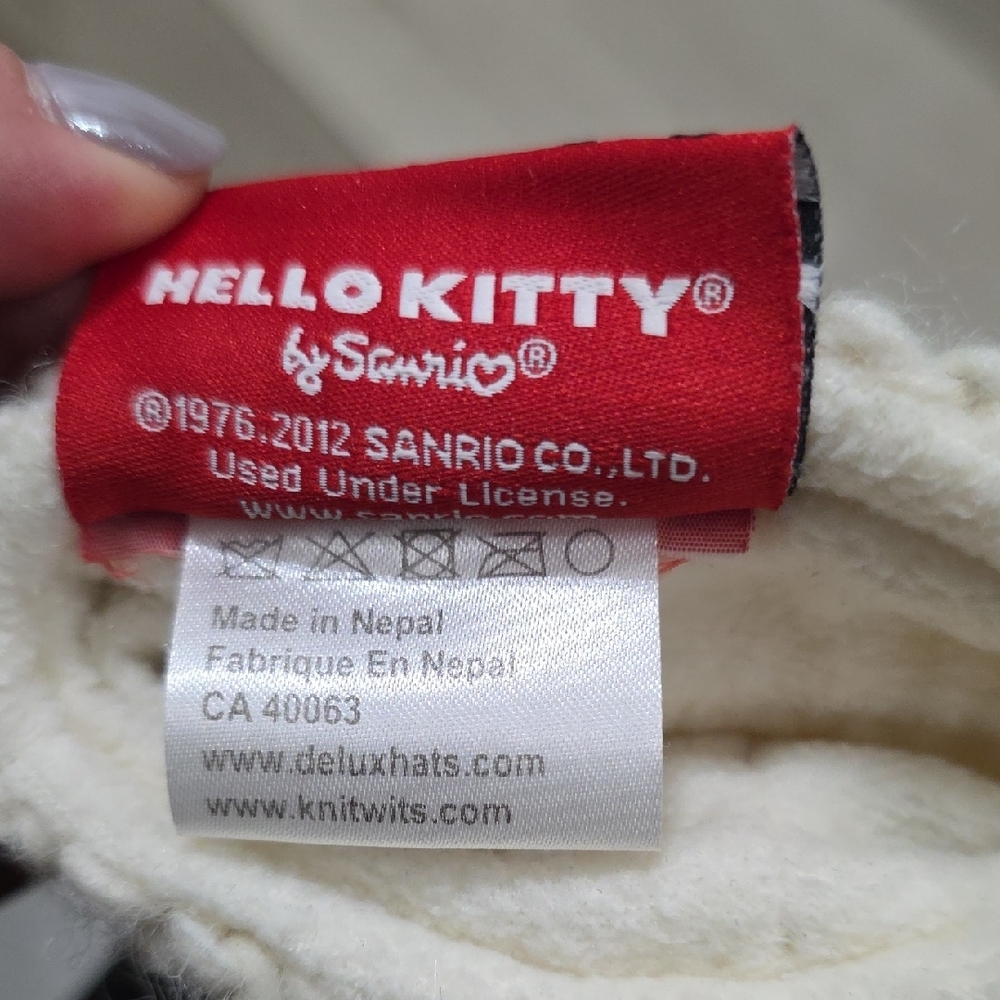 Hello Kitty Mittons - Picture 3 of 4